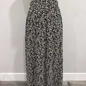 NWT Uniqlo Floral Black and White Women's Skirt